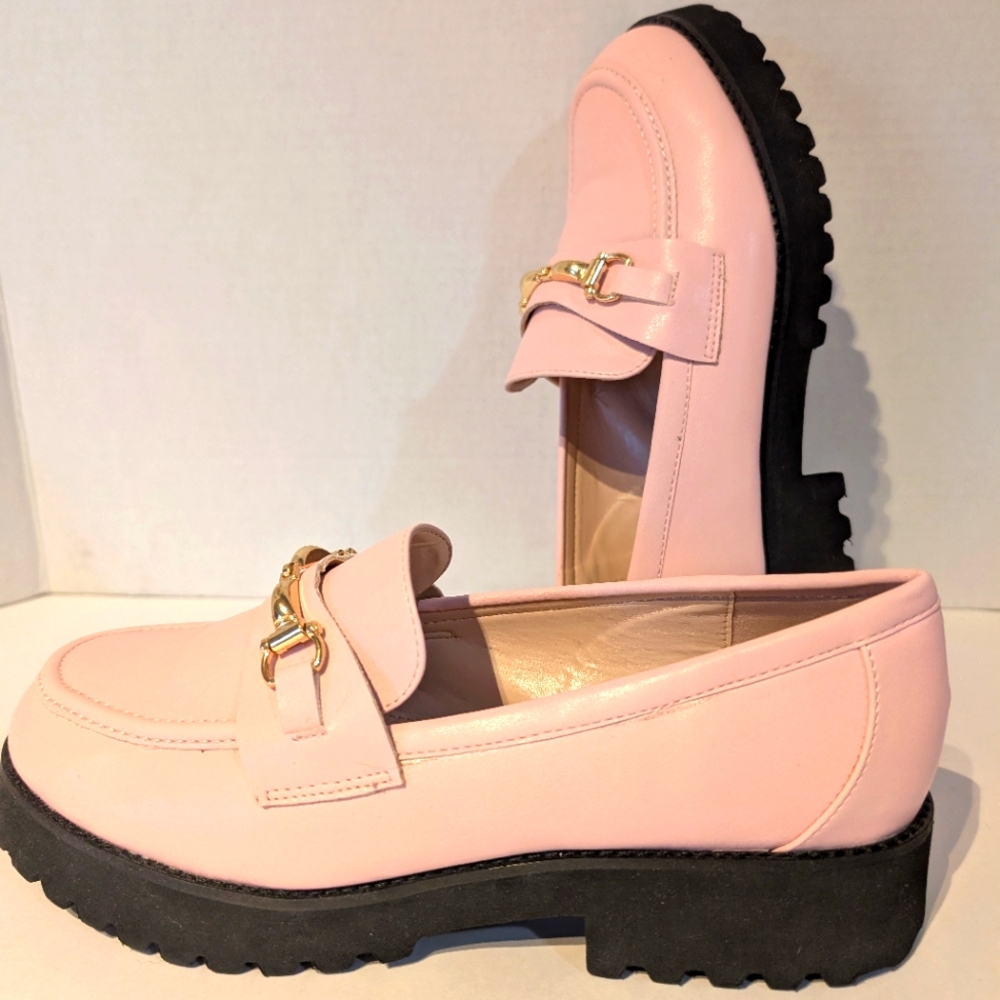 RAID Pink Loafers FAUX LEATHER with Gold Accent‎ BLACK SOLE SZ. 6 Wide Fit